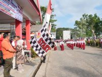 Bupati Sinjai Lepas 76 Peserta Gerak Jalan Indah Tingkat Kecamatan Sinjai Utara