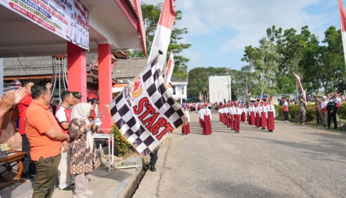 Bupati Sinjai Lepas 76 Peserta Gerak Jalan Indah Tingkat Kecamatan Sinjai Utara